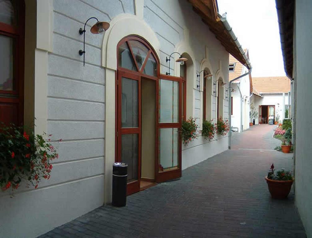 Varjú Fogadó Tapolca Exterior foto
